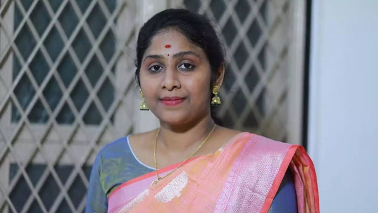 மேட்டூர் தொகுதியில் நாதக வேட்பாளராக களமிறங்கும் வீரப்பனின் மகள் வித்யாராணி!