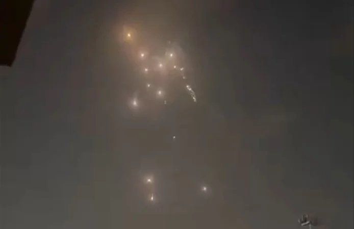 ஈரான் ஏவிய 11 பாலிஸ்டிக் ஏவுகணைகள் மற்றும் 27 ட்ரோன்களை இடைமறித்து அழித்தது அமீரகம்!