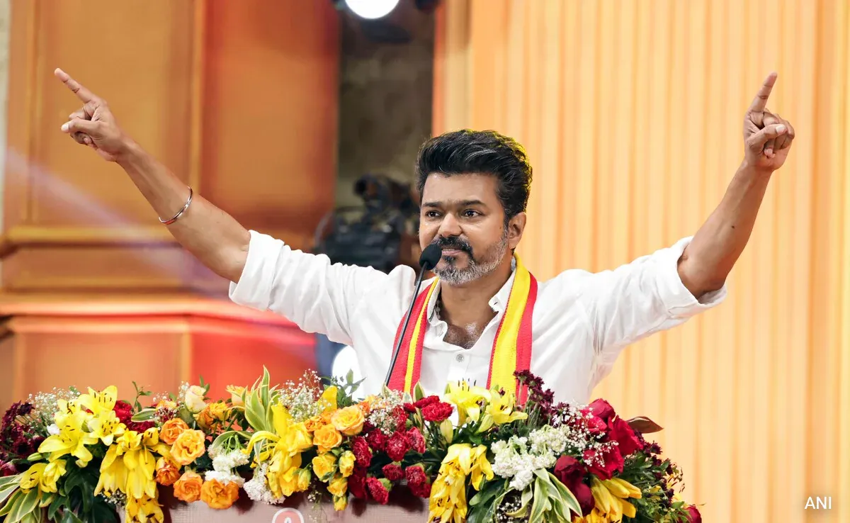 கரூர் விபத்து வழக்கு: தவெக தலைவர் விஜய்க்கு சிபிஐ மீண்டும் சம்மன் - 10 நாட்கள் அவகாசம் கோரிய விஜய்!