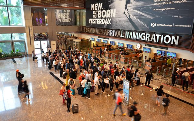 45,000 வெளிநாட்டவர்கள் திருப்பி அனுப்பிய சிங்கப்பூர்!