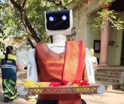 கோவையில் வாக்காளர்களுக்கு ரோபோ வரவேற்பு – சாக்லேட் வழங்கி கவனம் ஈர்த்த புதுமை