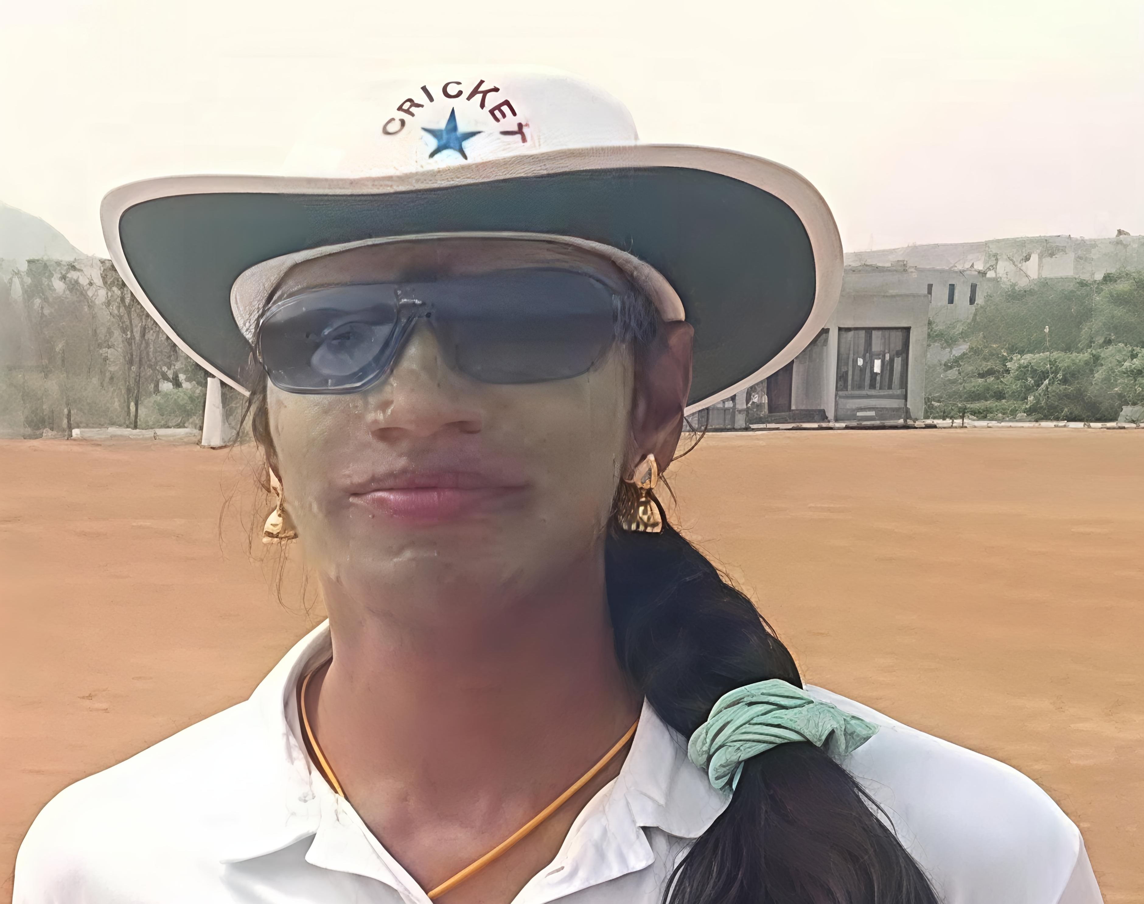 தமிழகத்தில் முதல் திருநங்கை கிரிக்கெட் நடுவராக ரித்திகா ஸ்ரீ: தடைகளை தாண்டி சாதனை