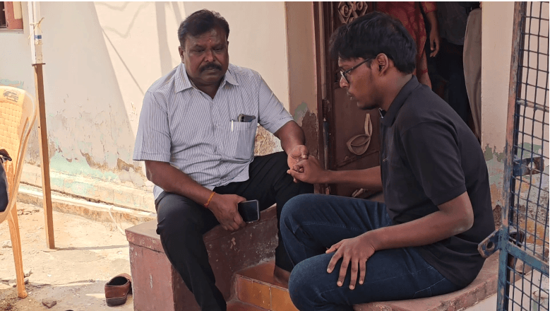 வாழ்த்தி அனுப்பிய தந்தை சடலமானார்: தேர்வு முடிந்து வீடு திரும்பிய மாணவனுக்கு நேர்ந்த பெருந்துயரம்!