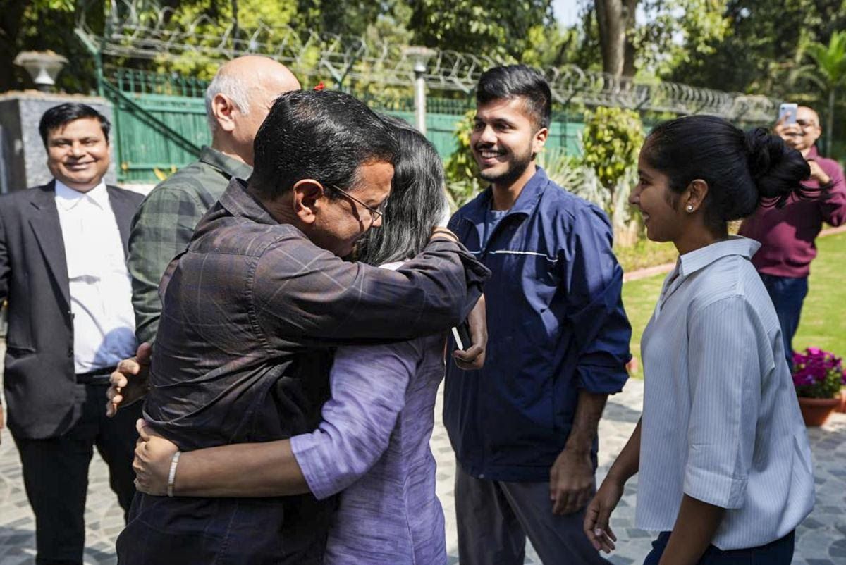 "நான் ஊழல்வாதி அல்ல!" - கதறியழுத கேஜ்ரிவால்; மதுபான முறைகேடு வழக்கில் விடுவிப்பு!