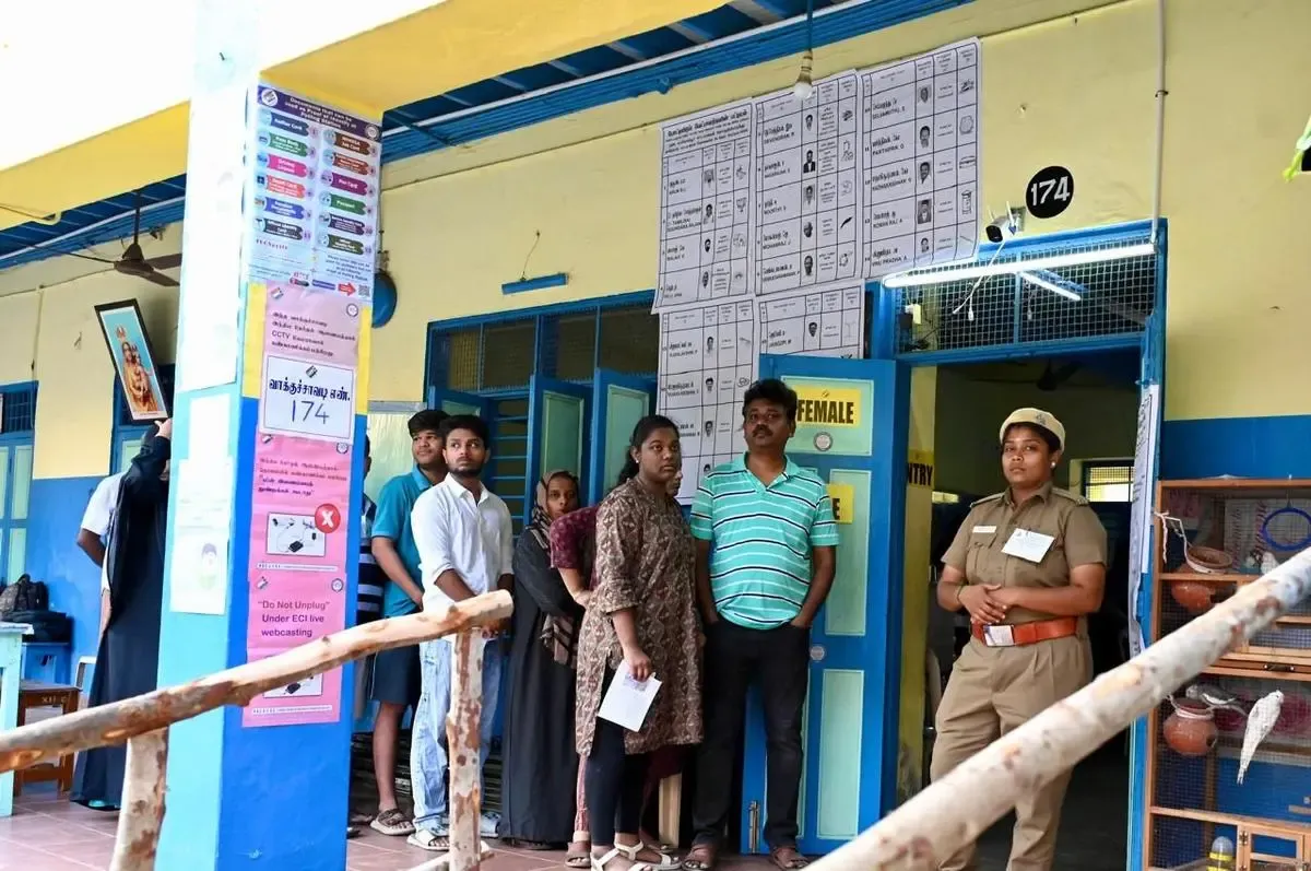 வாக்குச்சாவடிக்குள் காவலர்கள் நுழைய தடை – கடுமையான வழிகாட்டுதலுடன் டிஜிபி அறிவிப்பு
