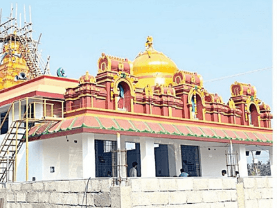 காட்பாடியில் ரூ.3 கோடியில் எம்.ஜி.ஆர் ஆலயம்; மும்மத அடையாளங்களுடன் அமைக்கப்பட்ட கோயிலுக்குக் கோலாகலமாகக் கும்பாபிஷேகம்!