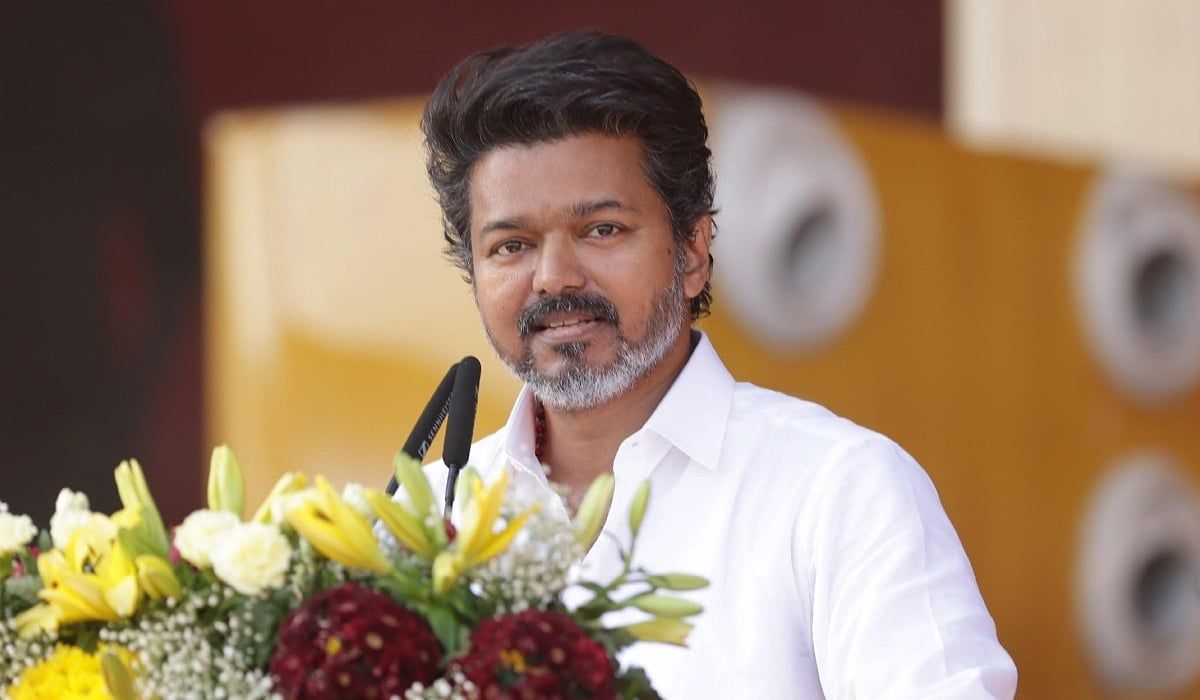 விஜய்யின் தேர்தல் வாக்குறுதிகள்: குடும்பத் தலைவிகளுக்கு மாதம் ரூ.2500, இலவச தங்கம், அனைத்துப் பேருந்துகளிலும் இலவசப் பயணம்!