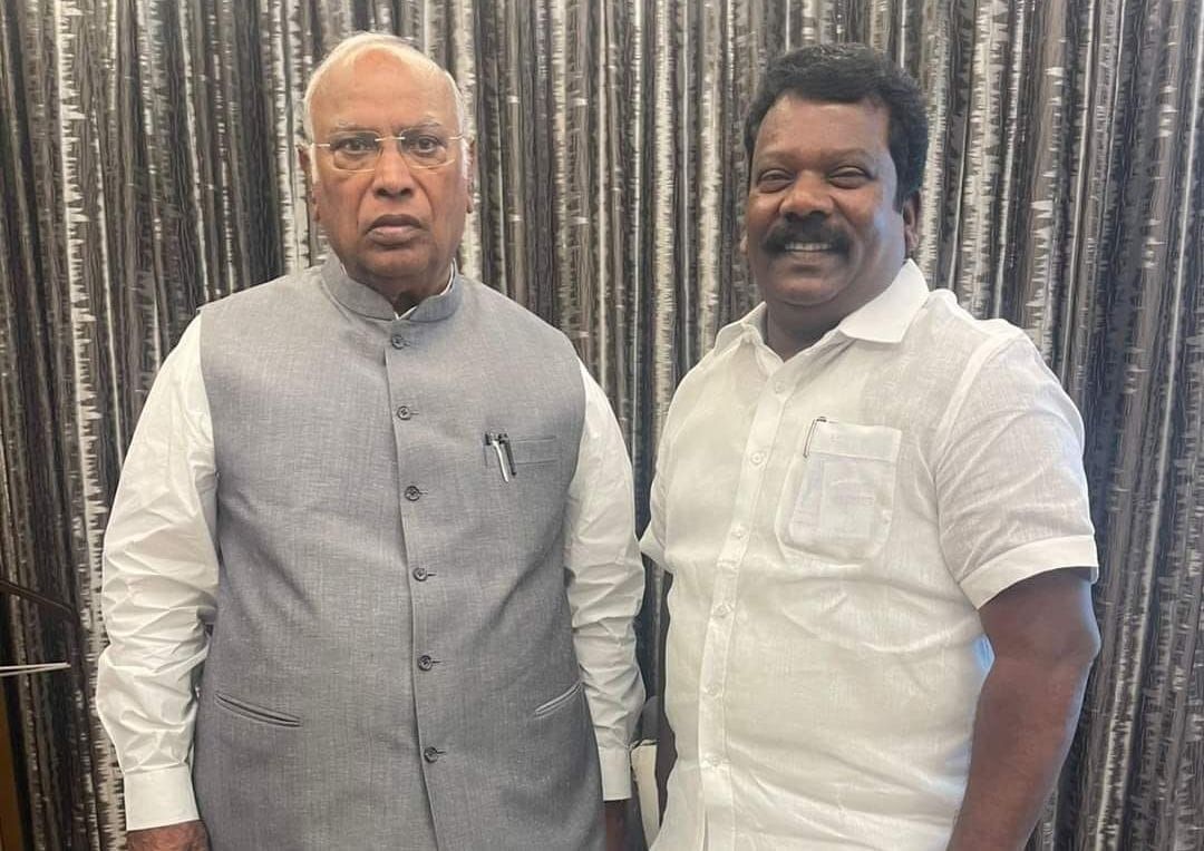 மாணிக்கம் தாகூரின் அதிரடிப் பேச்சால் சிக்கல்: டெல்லி மேலிடத்திடம் விளக்கம் அளிக்கச் சென்ற செல்வப்பெருந்தகை!