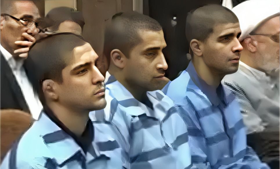 19 வயது மற்போர் வீரர் உட்பட 3 போராட்டக்காரர்களுக்குப் பொது இடத்தில் தூக்குத்தண்டனை நிறைவேற்றம்!