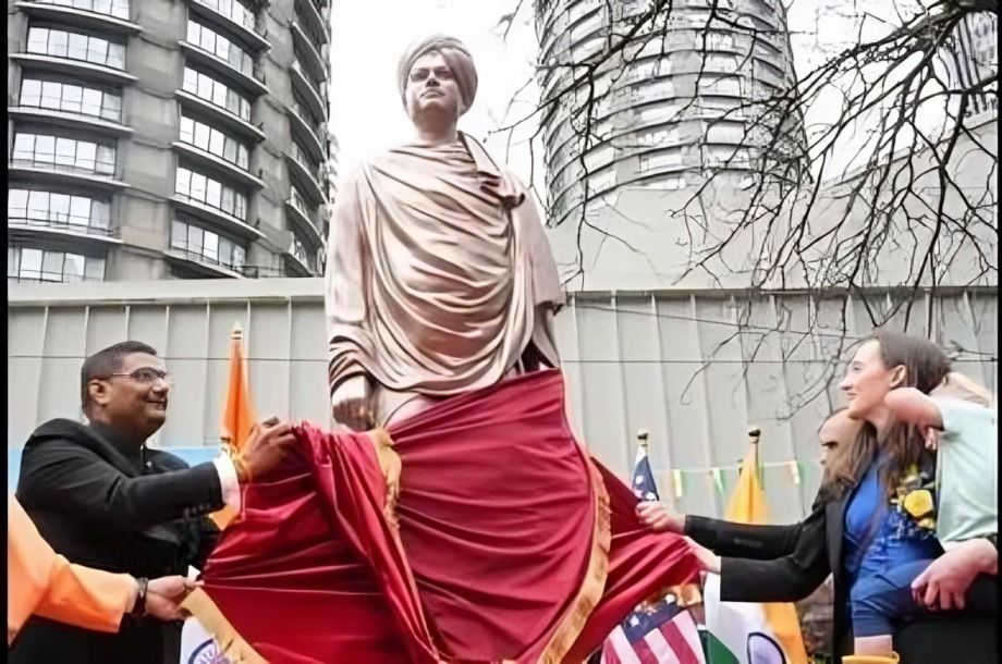 அமெரிக்காவின் சியாட்டில் நகரில் விவேகானந்தர் சிலை திறப்பு: இந்தியக் கலைஞர் வடிவமைத்த வெண்கலச் சிலை!