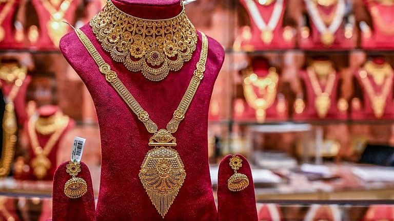தங்கம் வாங்க இதுதான் சரியான நேரமா? சென்னையில் சரிந்தது விலை: இன்றைய நிலவரம் என்ன?