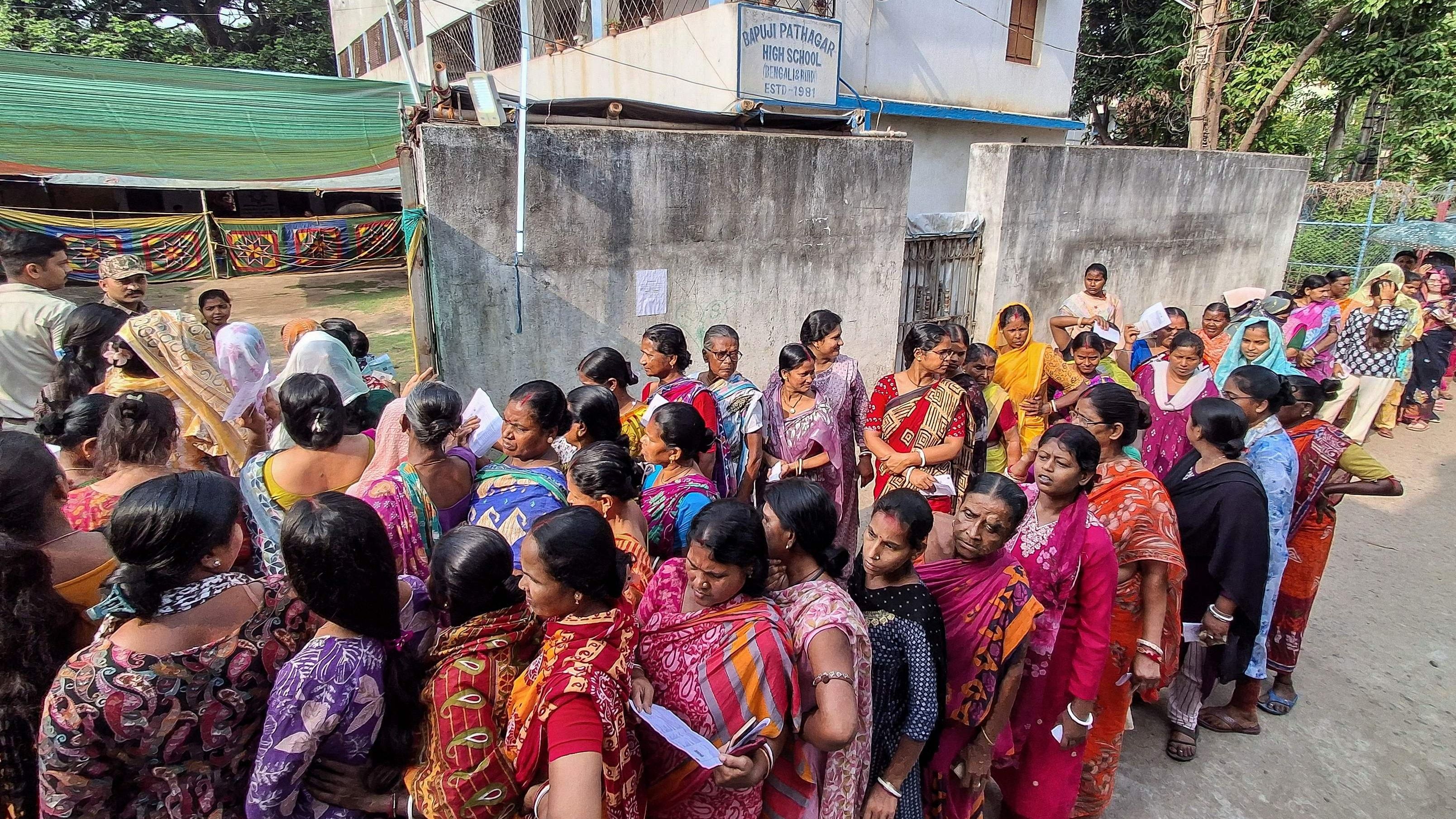 தமிழகம் மற்றும் மேற்கு வங்கத்தில் விறுவிறுப்பான வாக்குப்பதிவு: 80 சதவீதத்தைக் கடந்த வாக்குகள்!