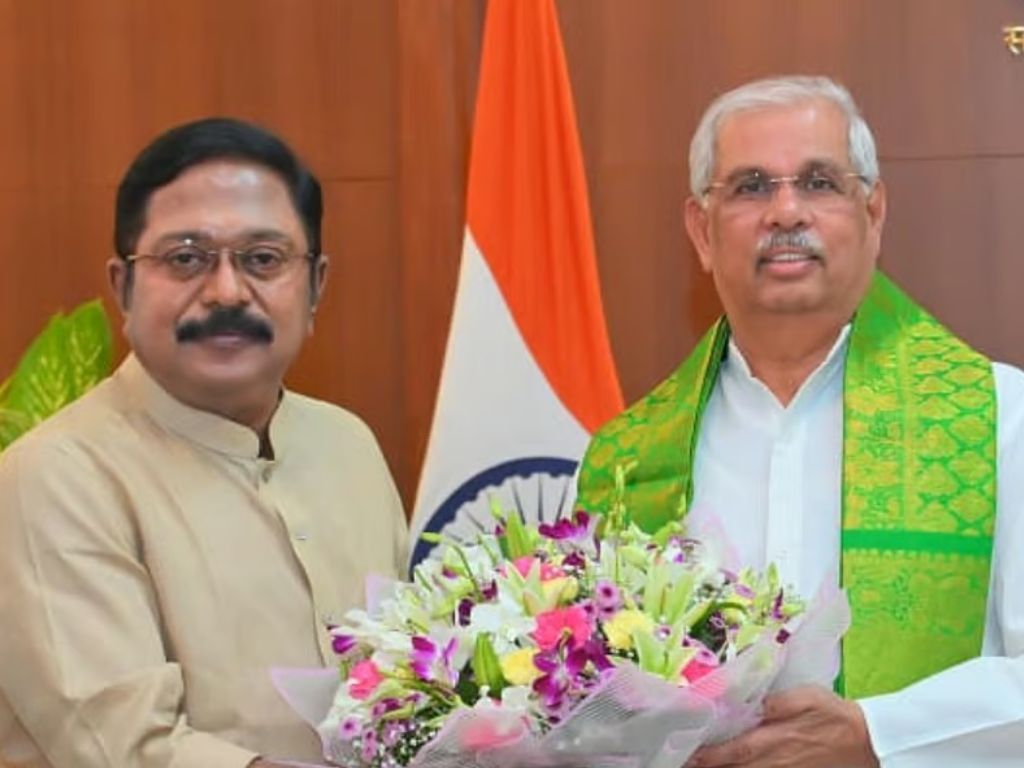 எம்எல்ஏக்களை இழுக்கும் ‘ஓநாய்களுக்கு’ முடிவு கட்ட வேண்டும்!.. ஆளுநரை சந்தித்த டிடிவி தினகரன்!