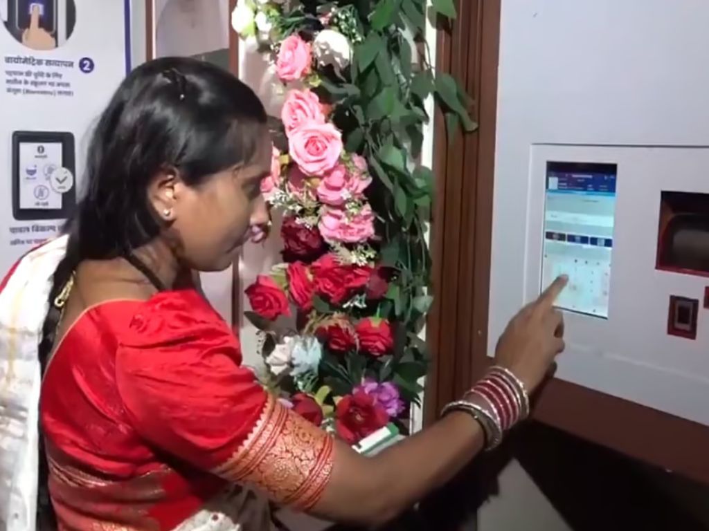 ATM-ல் பணம் மட்டுமல்ல... இனி ரேஷன் அரிசியும்.. அசத்தும் ‘அன்னபூர்த்தி’ திட்டம்!