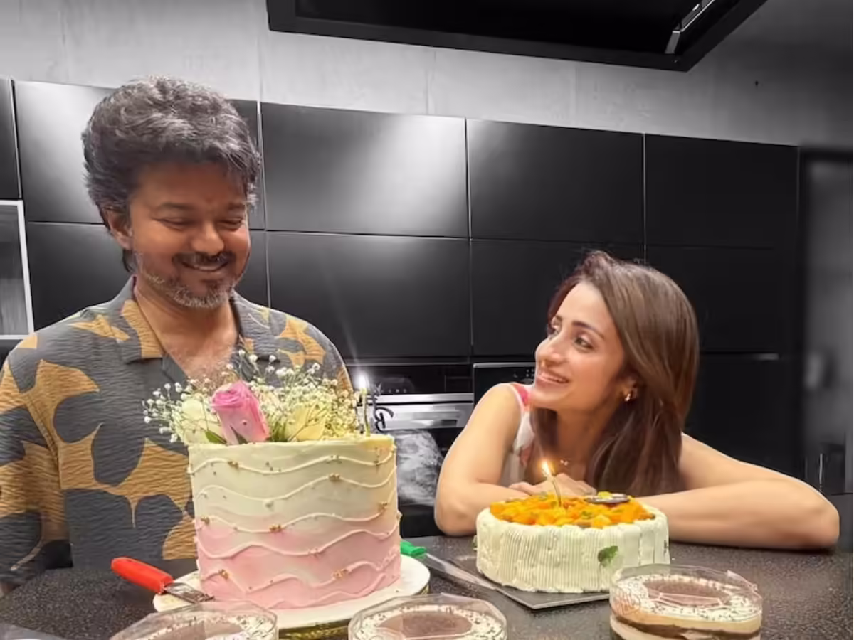 CM விஜய் அணிந்திருக்கும்  இன்டர்நேஷனல் பிராண்ட் சட்டையின் விலை என்ன தெரியுமா?