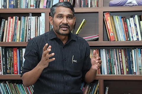 72 வயது பெரியவர் காதை அறுத்த தவெகவினர்; நடிகர் விஜய்யை ‘தீய சக்தி’ என விமர்சித்த வன்னி அரசு!