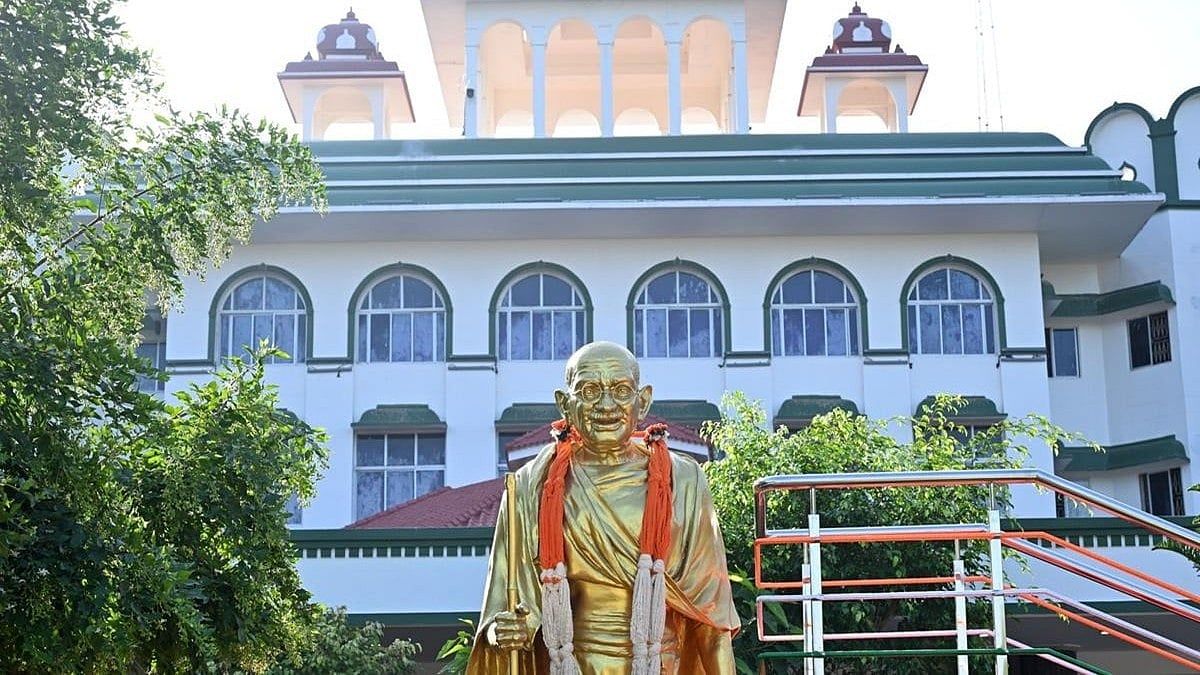 "அப்பா மேல பொய் கேஸ் போடு!" – குடும்பச் சண்டையைத் தீர்க்க அழைத்த சிறுமிக்கு மிரட்டல்: அதிகாரிகள் மீது நீதிமன்றம் பாய்ச்சல்!