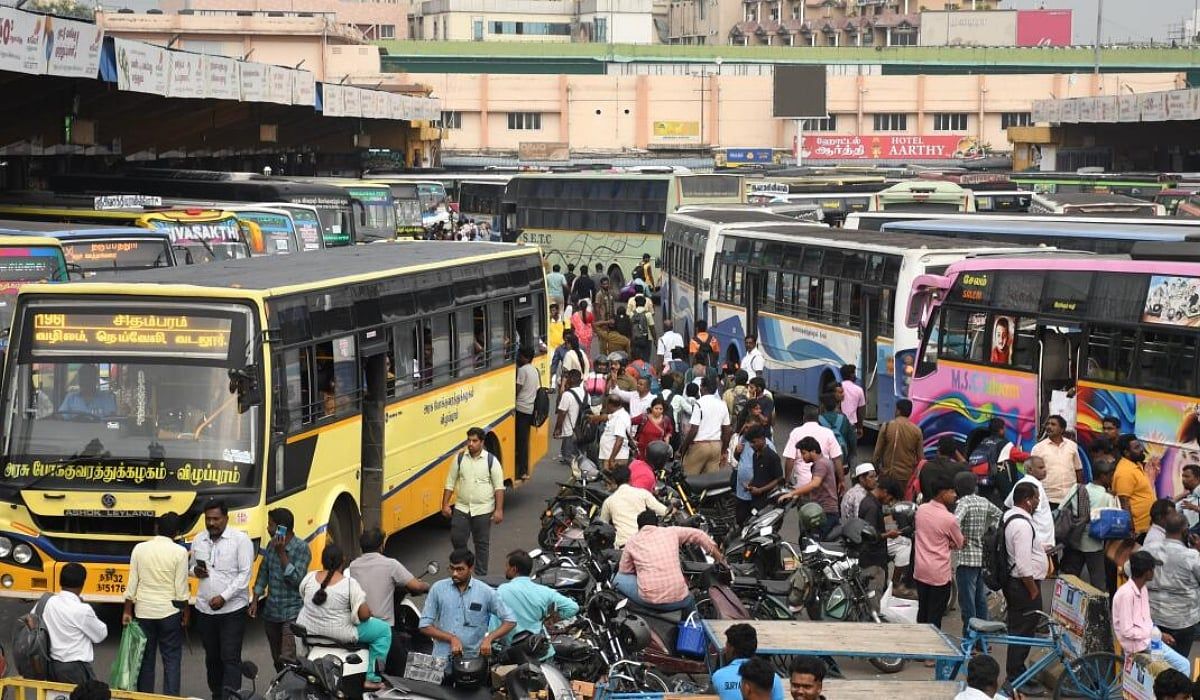 வாக்களிக்கச் சொந்த ஊர் செல்லும் மக்கள்: ஒரே நாளில் 1.88 லட்சம் பேர் சிறப்புப் பேருந்துகளில் பயணம்!