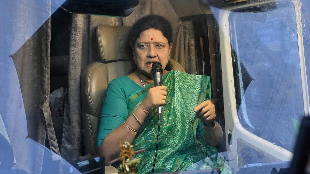 தோல்வி பயத்தால் மக்கள் வாக்களிப்பதைத் தடுக்கிறதா திமுக? - சசிகலா கடும் கண்டனம்