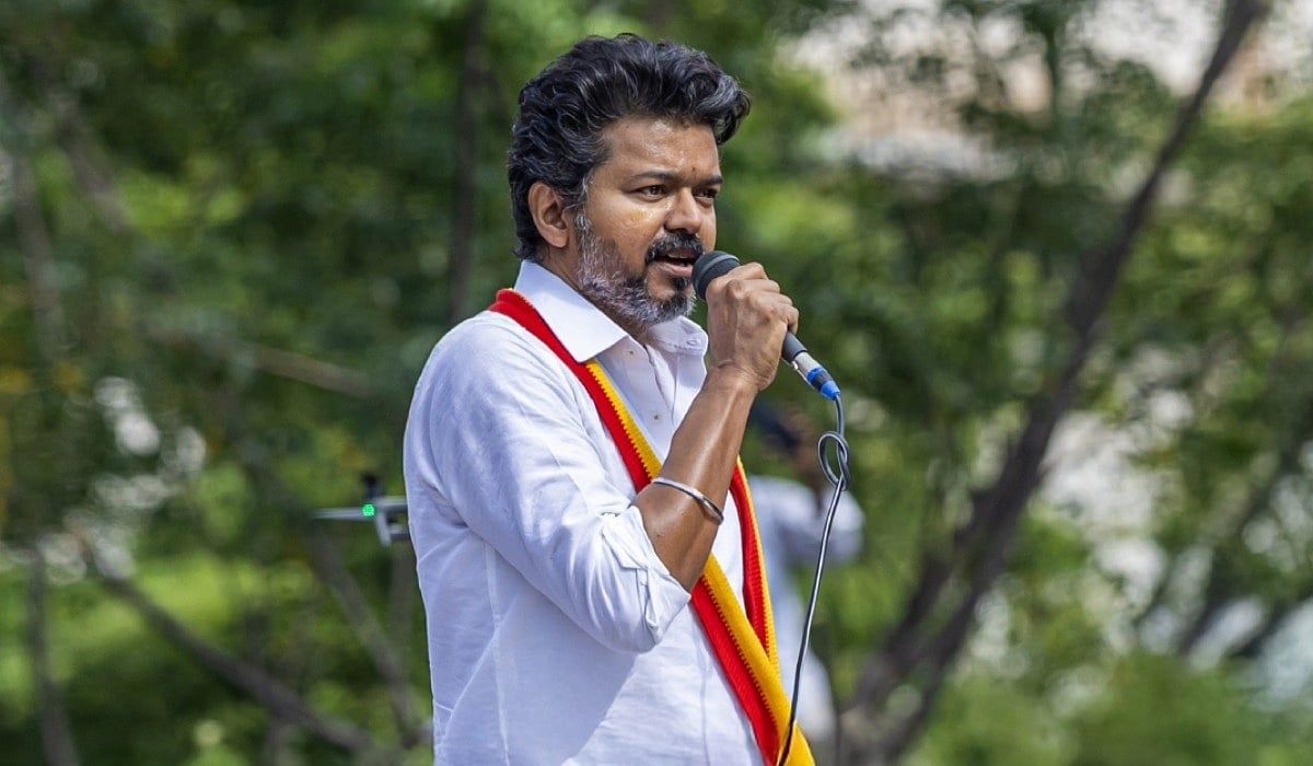 வாக்குப்பதிவு நேரத்தை 2 மணி நேரம் நீட்டிக்க வேண்டும்: தேர்தல் ஆணையத்திற்குத் தவெக தலைவர் விஜய் அதிரடி கடிதம்!