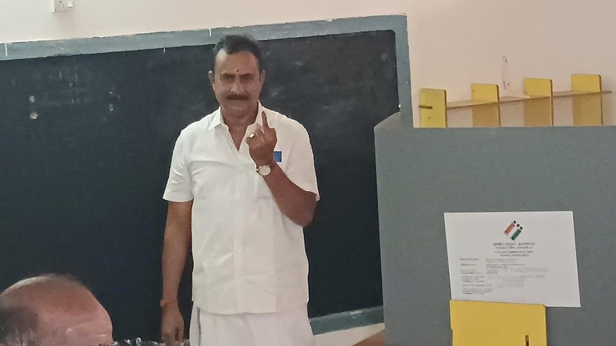 தமிழகத்தில் ஆட்சி மாற்றம் உறுதி; 210 தொகுதிகளில் அதிமுக கூட்டணி வெற்றி பெறும் - எஸ்.பி.வேலுமணி பேட்டி