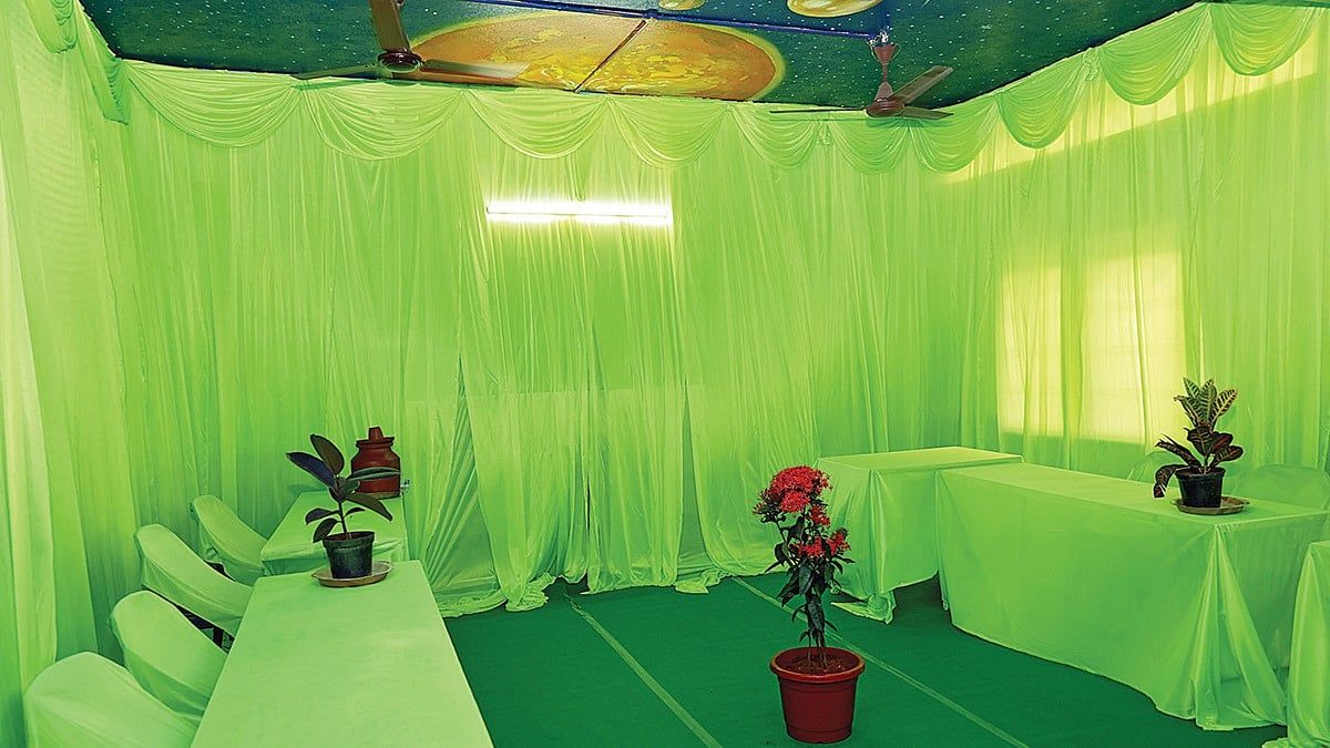 திருவள்ளூர் மாவட்டத்தில் 10 'பசுமை வாக்குச்சாவடிகள்': நெகிழி இல்லா வளாகம், மாட்டுச் சாண பெயிண்ட் என அசத்தல் ஏற்பாடுகள்!