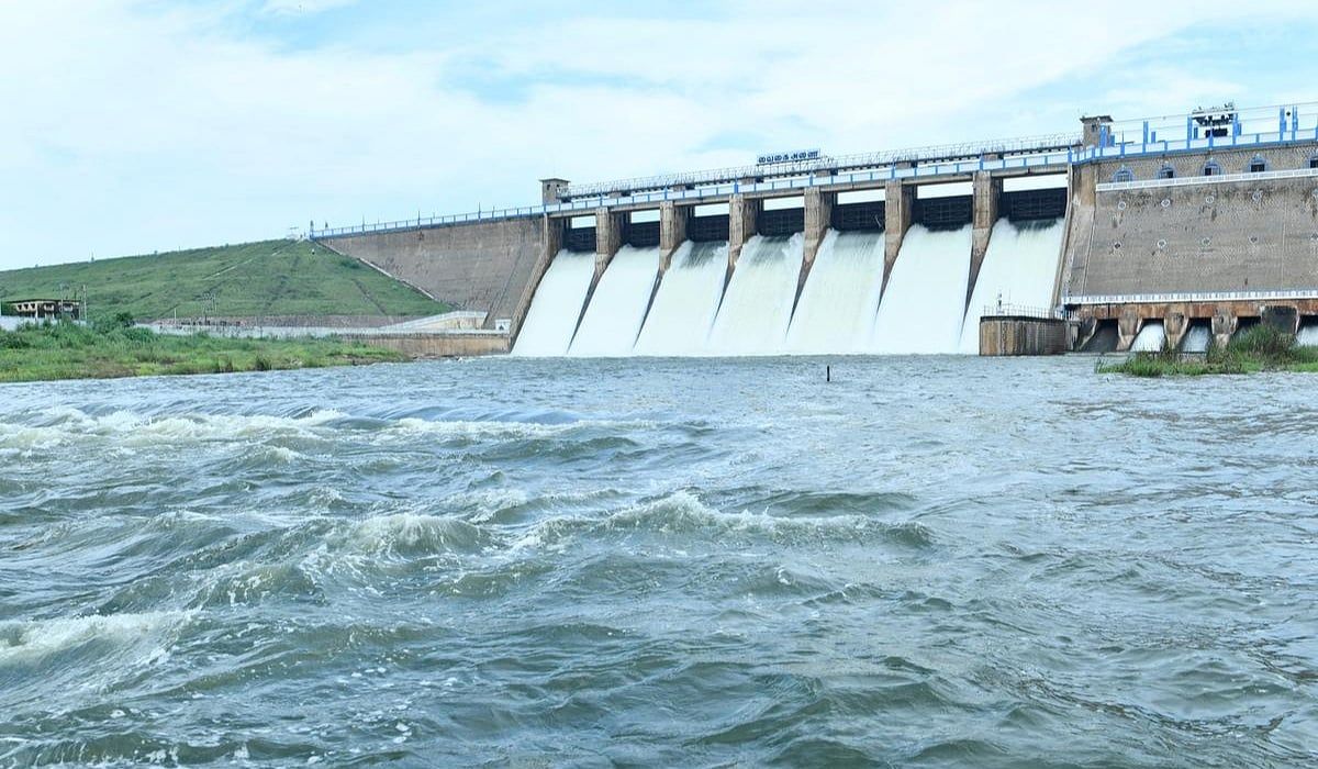 மதுரை சித்திரை திருவிழா: கள்ளழகர் வைகை ஆற்றில் இறங்க அணையிலிருந்து தண்ணீர் திறப்பு!