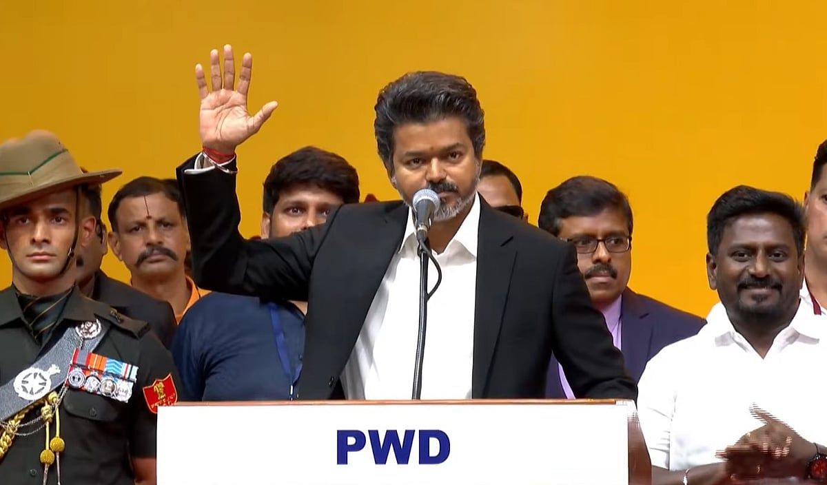 "ஜோசப் விஜய் எனும் நான்" தமிழகத்தின் 18-வது முதல்வராக ஜோசப் விஜய் பதவியேற்பு - அமைச்சரவையில் 9 பேருக்கு வாய்ப்பு!