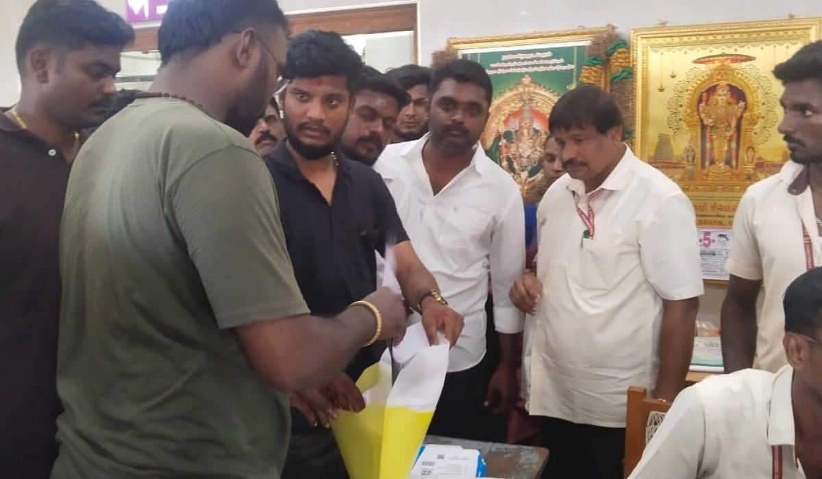 அமைச்சர்ன்னு தெரியாம ஆன்லைனில் லஞ்சம் வாங்கிய அர்ச்சகர்கள்; ஆப்பு வச்ச அறநிலையத்துறை அமைச்சர்!
