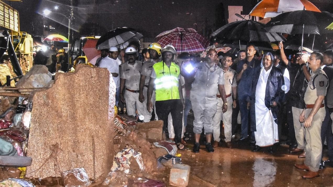 ஆலங்கட்டி மழையால் சோகத்தில் மூழ்கிய பெங்களூரு: சுவர் இடிந்து 7 பேர் பலி.