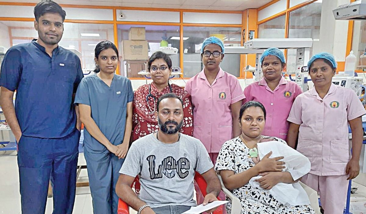 மரண விளிம்பில் இருந்து மீண்ட பிஞ்சு உயிர்: 24 நாள் போராட்டத்திற்குப் பிறகு எழும்பூர் அரசு மருத்துவமனை சாதனை!