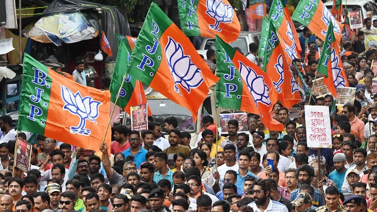 மேற்கு வங்கம் யாருக்கு? எக்சிட் போல் முடிவுகளில் பாஜக முன்னிலை - மமதாவுக்கு நெருக்கடி!