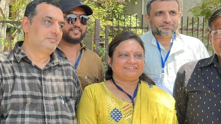 100% இஸ்லாமிய வாக்காளர்கள் கொண்ட வார்டில் சுயேச்சையாகப் போட்டியிட்ட இந்து பெண்மணி அமோக வெற்றி!