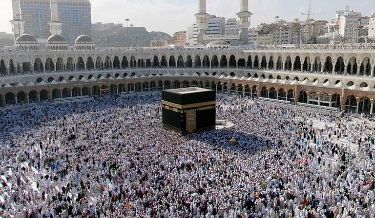 ஹஜ் பயணிகளுக்கு அதிர்ச்சி: கூடுதலாக ரூ.10,000 கட்டணம் வசூலிக்க ஹஜ் கமிட்டி அதிரடி உத்தரவு!