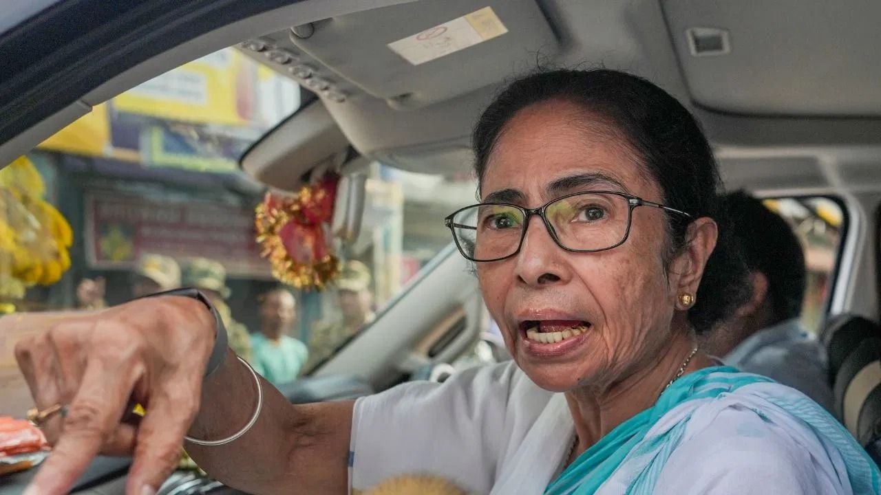 "தோல்வியடையவில்லை, பதவியை விடமாட்டேன்": மம்தா பானர்ஜியின் பிடிவாதத்தால் மேற்கு வங்காளத்தில் உச்சக்கட்ட பரபரப்பு!