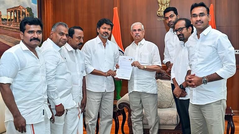 ஆட்சி அமைக்க ஆளுநரிடம் விஜய் இரண்டாவது முறையாக முறையீடு: தமிழக அரசியலில் நீடிக்கும் பரபரப்பு