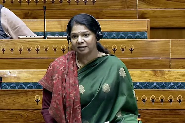 இனி பக்கத்தில் கூட இருக்கக்கூடாது! காங்கிரஸை விட்டு தள்ளி அமர முடிவெடுத்த திமுக எம்.பி-க்கள்; சபாநாயகருக்கு அவசர கடிதம்