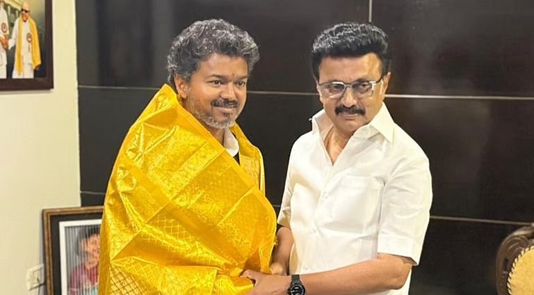 "கட்டித்தழுவிய உதயநிதி... வாழ்த்திய ஸ்டாலின்!": முன்னாள் முதல்வர் மு.க.ஸ்டாலினை நேரில் சந்தித்து வாழ்த்து பெற்றார் முதல்வர் விஜய்!