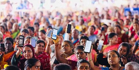 இல்லத்தரசிகளுக்கு குட் நியூஸ்: தமிழகத்தில் மகளிர் உரிமைத் தொகை விடுவிப்பு - முதல்வர் விஜய் நடவடிக்கை!