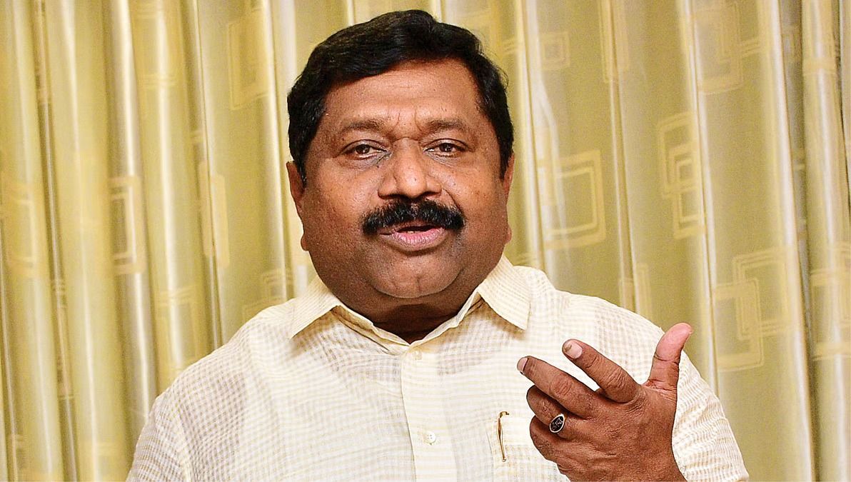 அதிமுக எம்எல்ஏக்கள் அமைச்சரானால் பதவி காலி.. சி.வி.சண்முகம் தரப்பை ‘ஆர்ட்டிகல் 142’ மூலம் எச்சரிக்கும் இன்பதுரை!