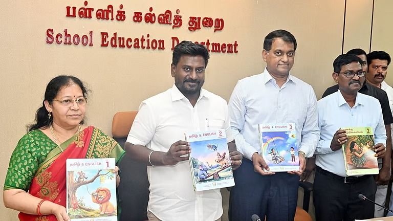 இருமொழிக் கொள்கையில் தவெக அரசு உறுதி... பிஎம்ஸ்ரீ திட்டம் குறித்து அதிகாரிகளுடன் ஆலோசித்து முடிவு: அமைச்சர் ராஜ்மோகன் அறிவிப்பு!