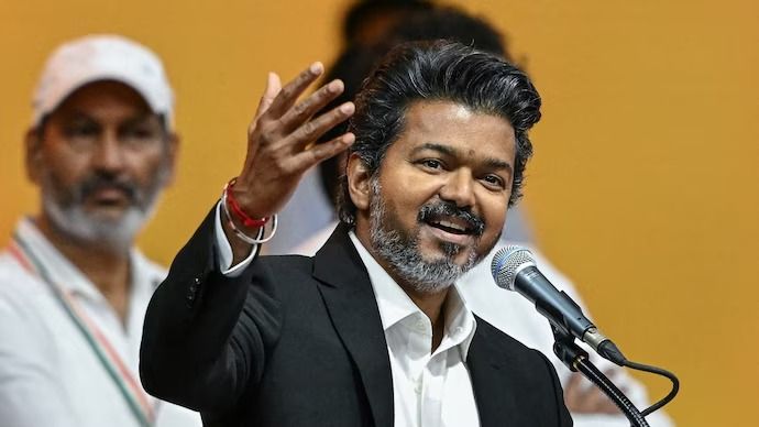 விஜய் அமைச்சரவை விரிவாக்கம்: காங்கிரஸுக்கு 2; வேலுமணி ஆதரவாளர்களுக்கு 5 அமைச்சர் பதவிகள் ஒதுக்க முடிவு?