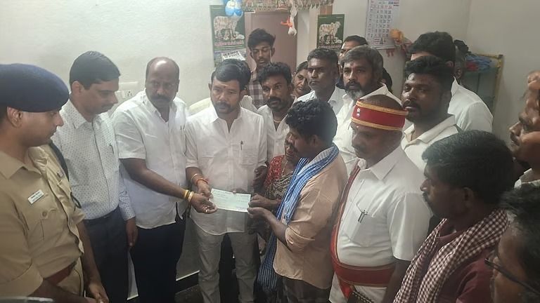 பாதிக்கப்பட்ட கோவை சிறுமியின் குடும்பத்திற்கு போனில் முதல்வர் விஜய் ஆறுதல்: 7 லட்சம் நிவாரண உதவி அறிவிப்பு!