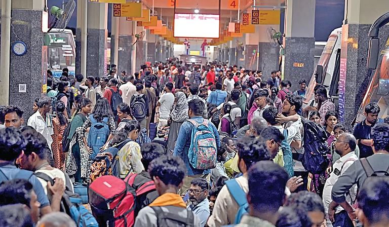 பக்ரீத் தொடர் விடுமுறை: ஊருக்குப் போறீங்களா? 3,700 சிறப்பு பேருந்துகள் ரெடி!