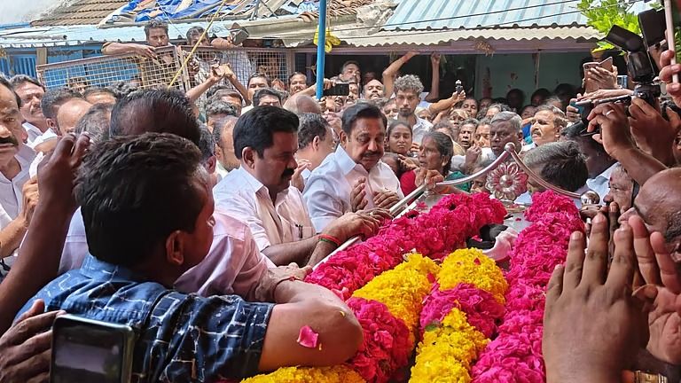 "அடுத்த பிறவியிலும் ரத்தத்தின் ரத்தமாகப் பிறப்பேன்!" - அதிமுக நிர்வாகி தீக்குளிப்பு: நேரில் சென்று அஞ்சலி செலுத்திய எடப்பாடி பழனிசாமி!