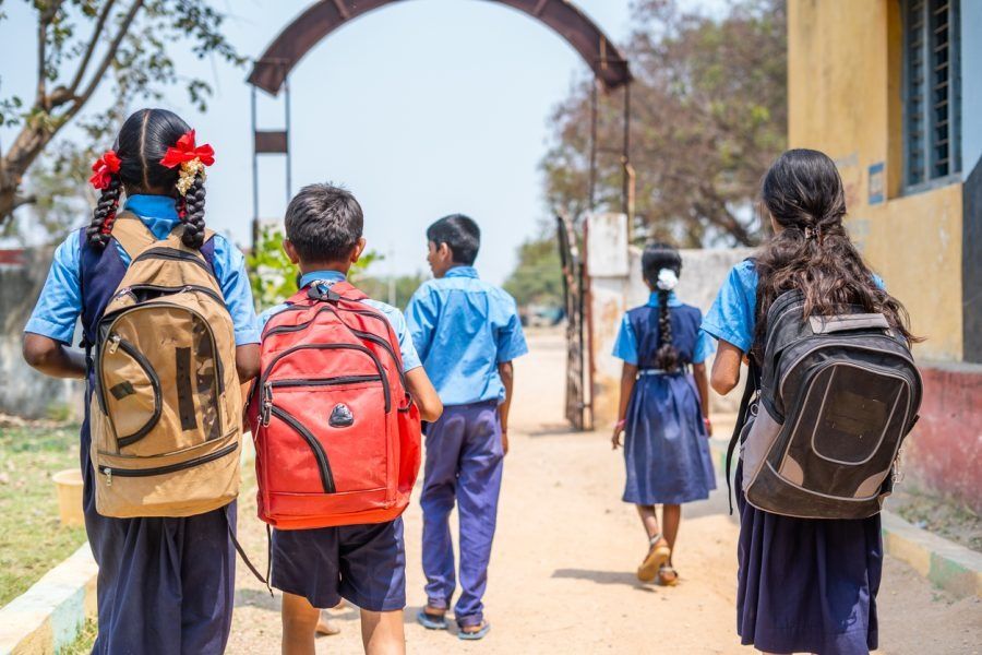 "காலை நேரத்து அலறல்களுக்கு குட்பை!" – பள்ளிக்குச் செல்லும் குழந்தைகளை பதற்றமின்றி, புன்னகையோடு அனுப்ப உதவும் எளிய வழிகாட்டுதல்கள்!