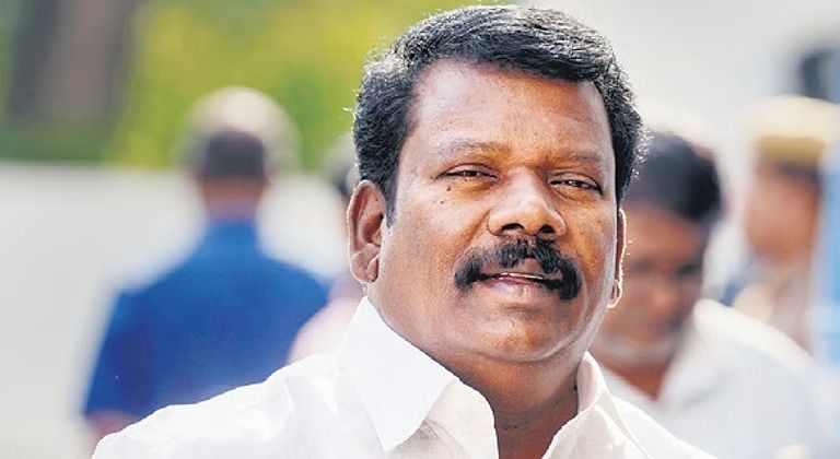 காயிதேமில்லத் நினைவிடத்தில் அஞ்சலி செலுத்த வந்த இடத்தில் திமுக - காங்கிரஸ் தொண்டர்கள் இடையே திடீர் மோதல்!