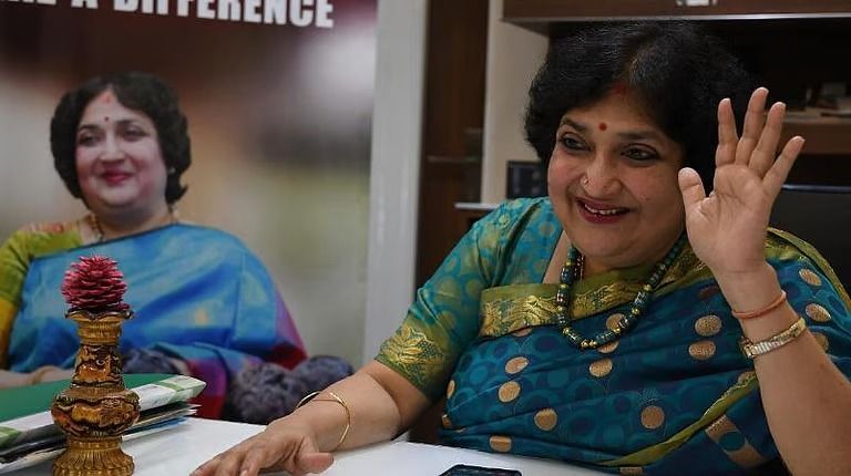 தமிழ்நாட்டிற்காக புதிய அரசியல் சாரா தளம்: ‘மக்கள் மேடை’ இயக்கத்தைத் தொடங்கி லதா ரஜினிகாந்த் அதிரடி அழைப்பு!