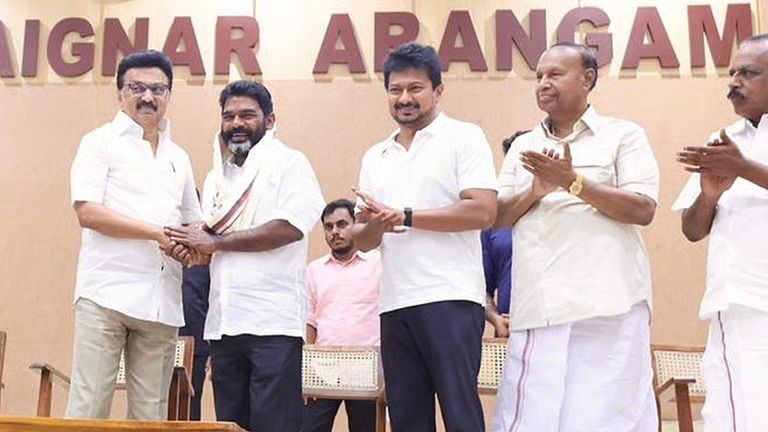 ஸ்டாலின் முன்னிலையில் 1,000 ஆதரவாளர்களுடன் திமுகவில் ஐக்கியமானார் பனையூர் பாபு!