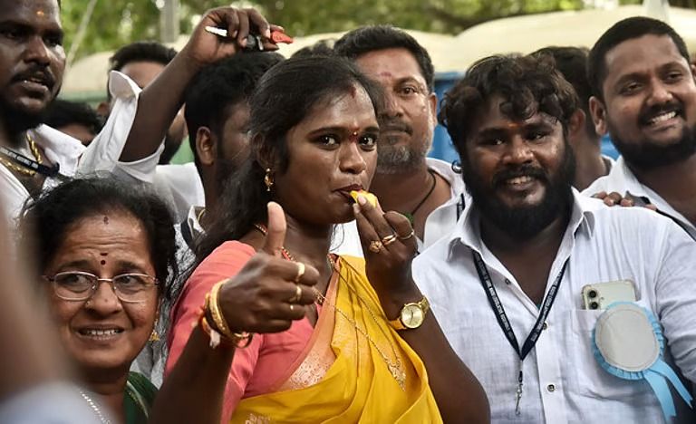 அபாண்டப் பழி... மன்னிப்பு கேட்பாரா தவெக எம்.எல்.ஏ? திமுக தரப்பில் அவதூறு நோட்டீஸ்!